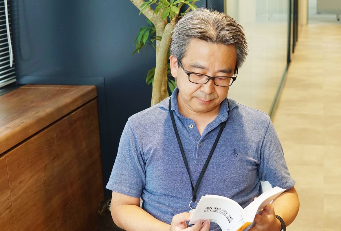 吉田さん読書中