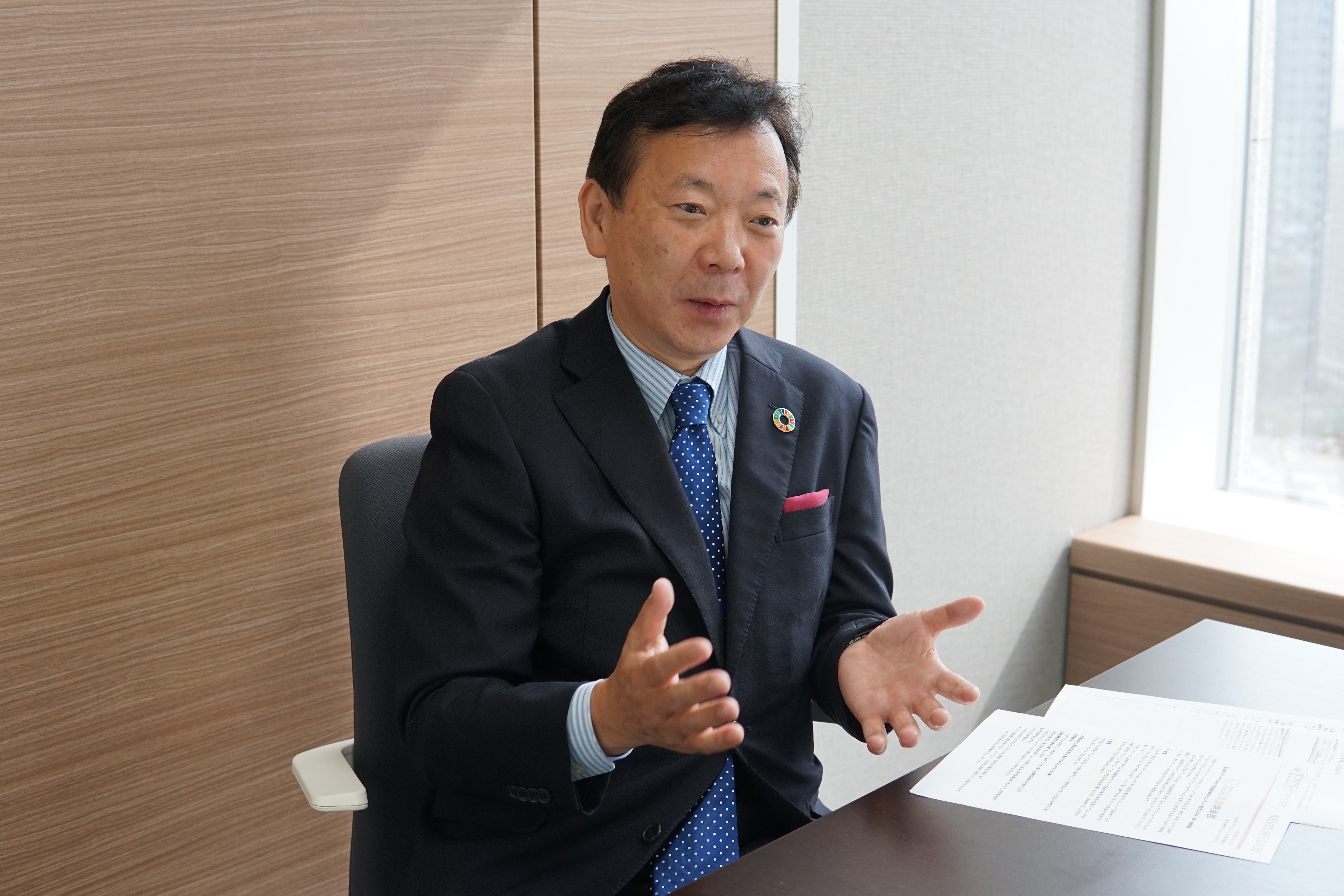 話す德岡さん