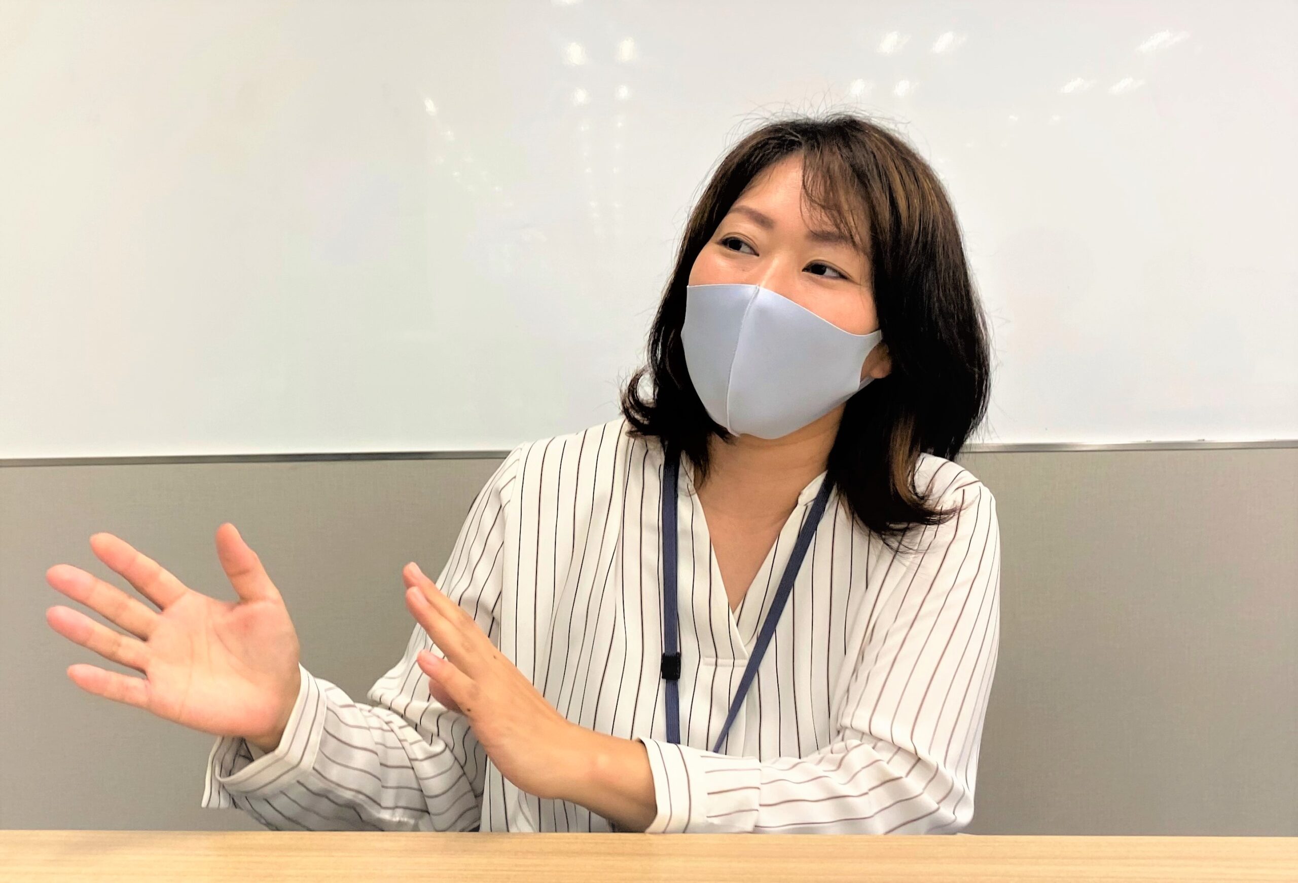 インタビュー中の福井さん