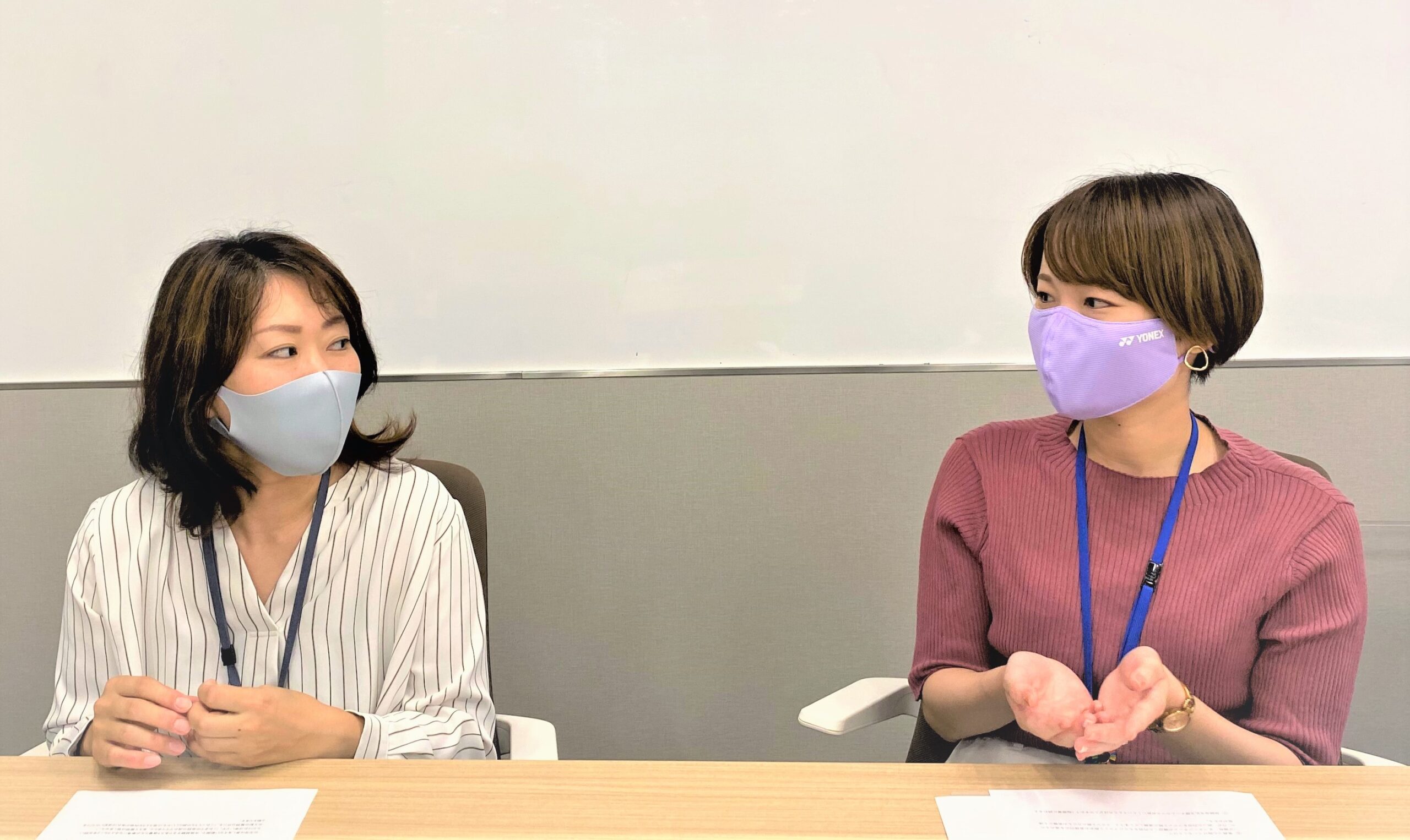 インタビュー中の福井さんと田中さん