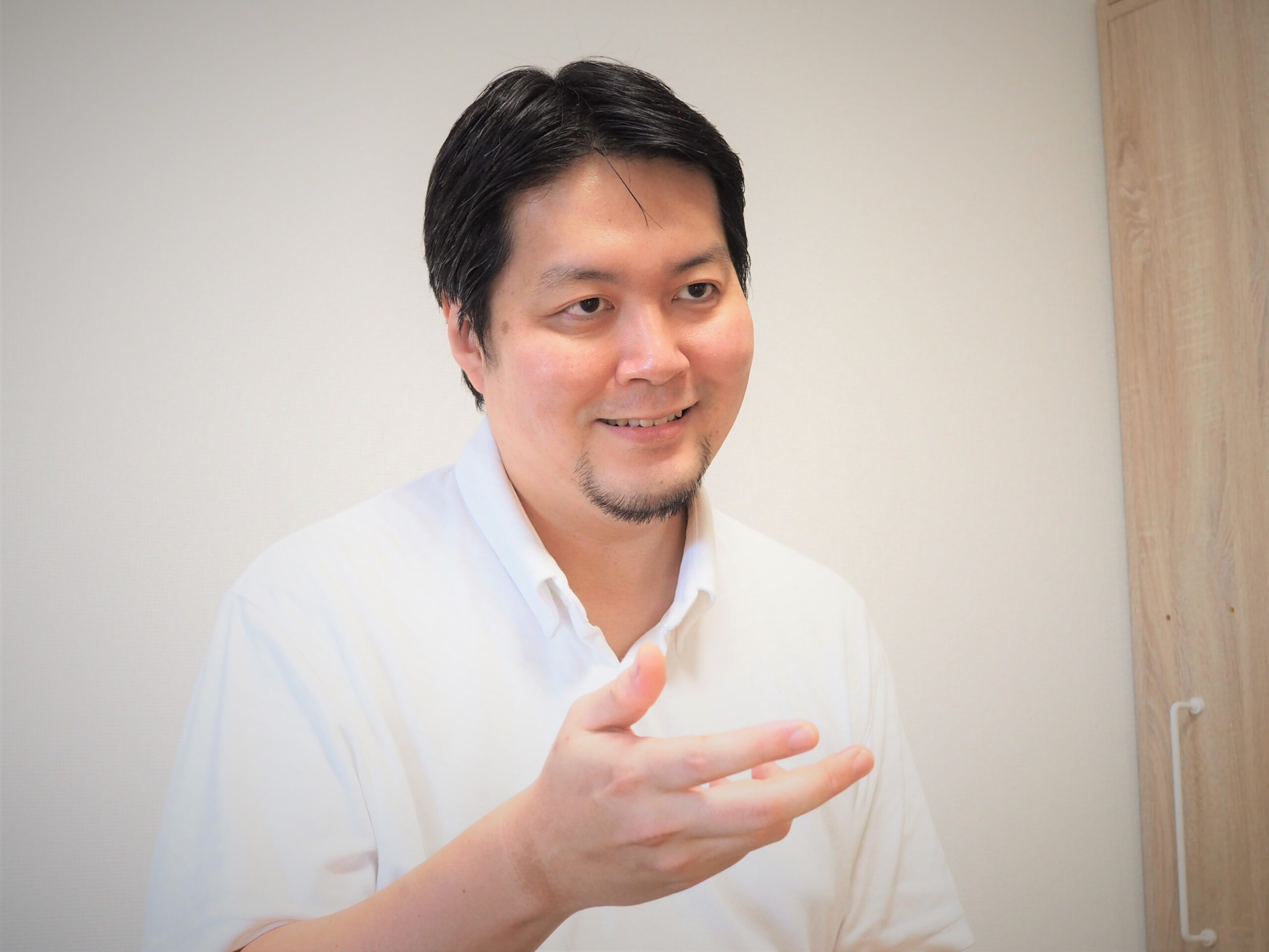 インタビュー中の中島さん