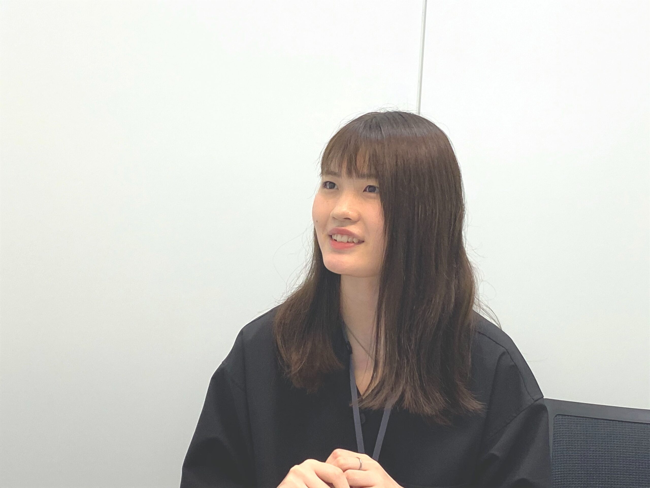 インタビュー中・門間さん1