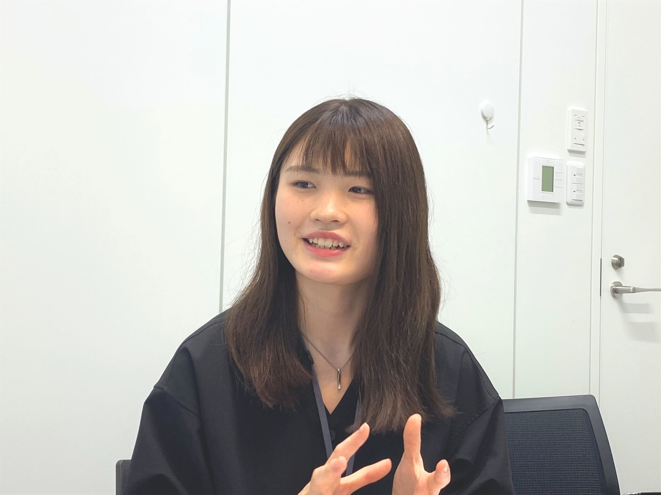 インタビュー中・門間さん2