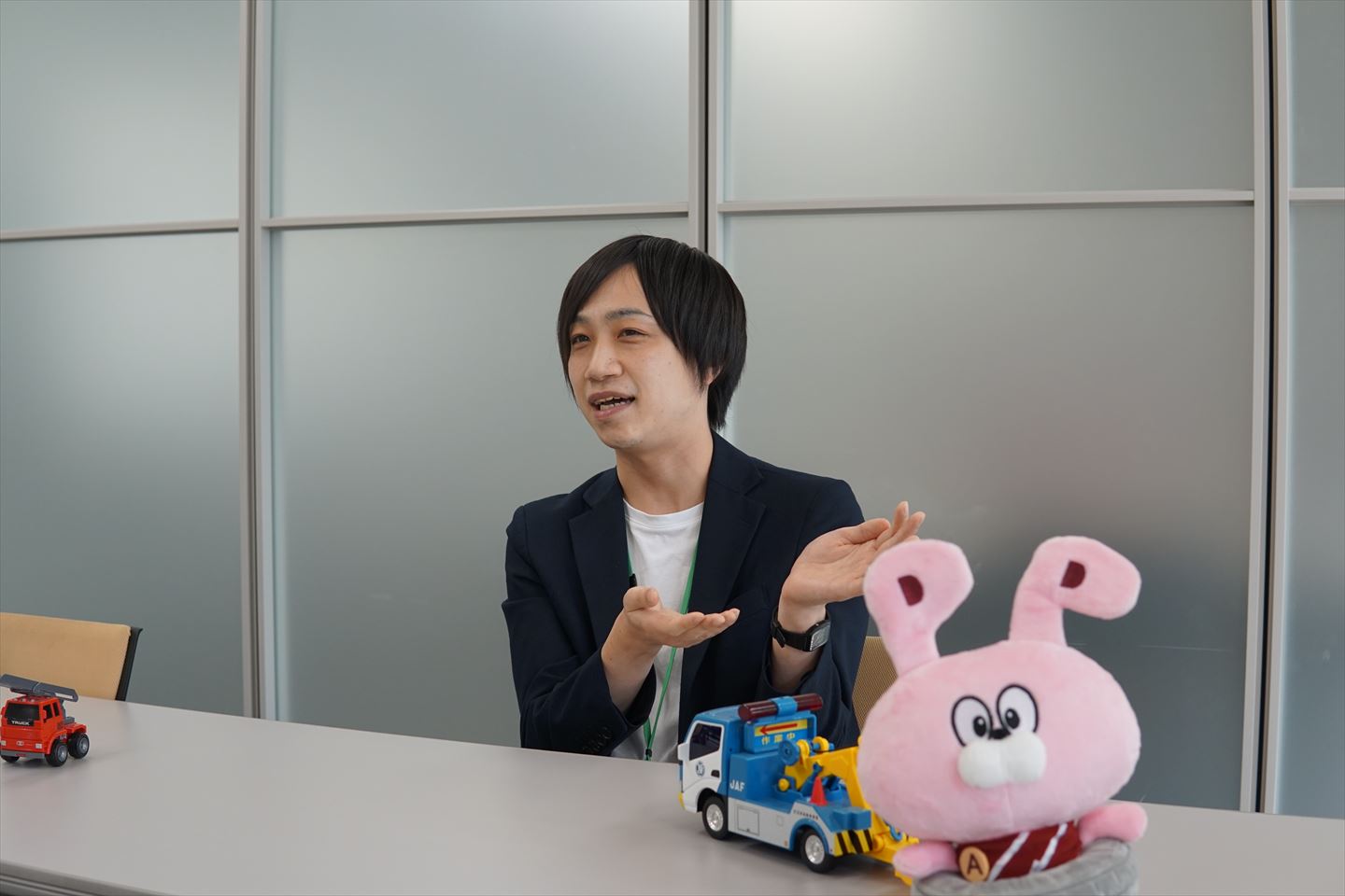 インタビュー中・吉田さん4