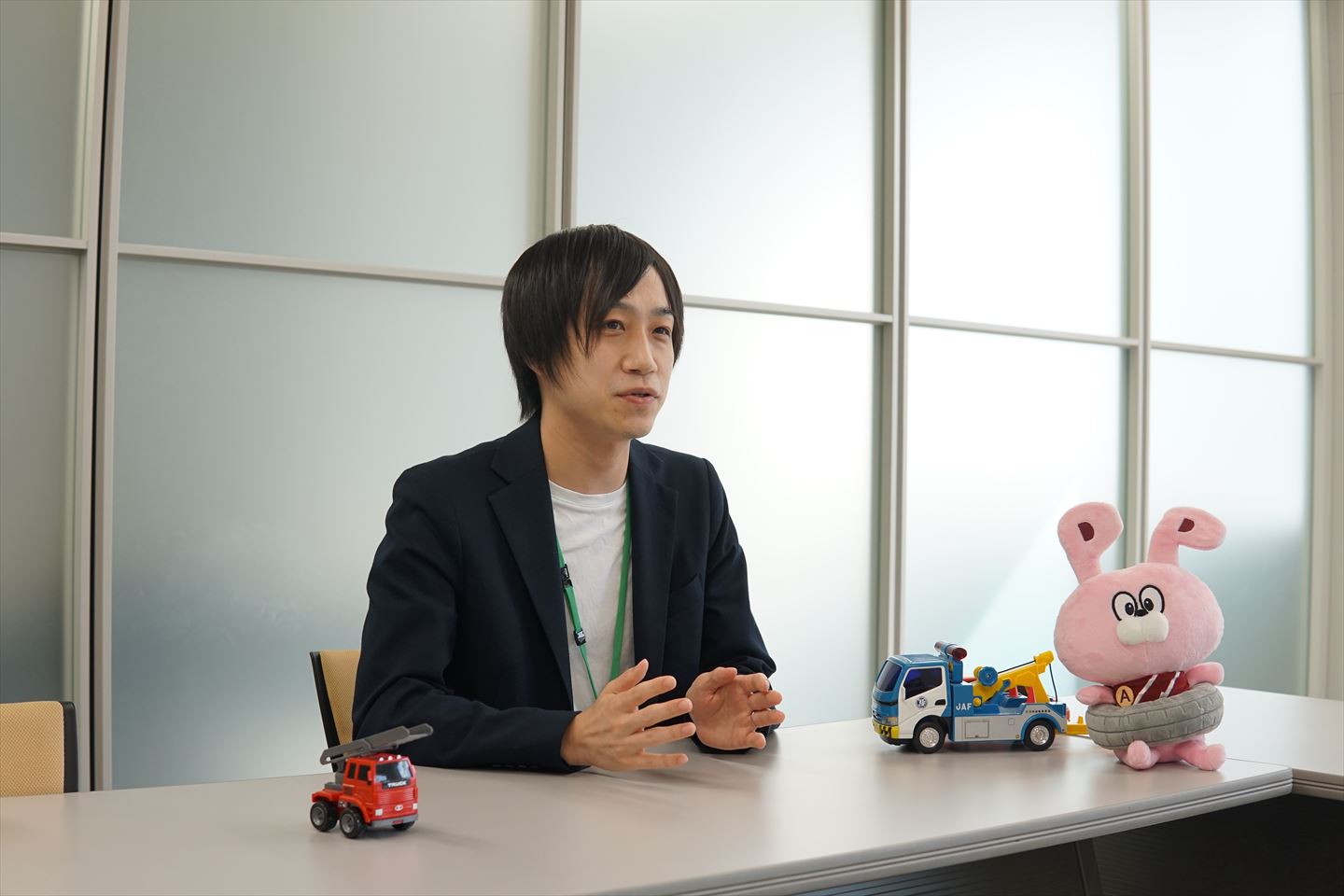 インタビュー中・吉田さん5