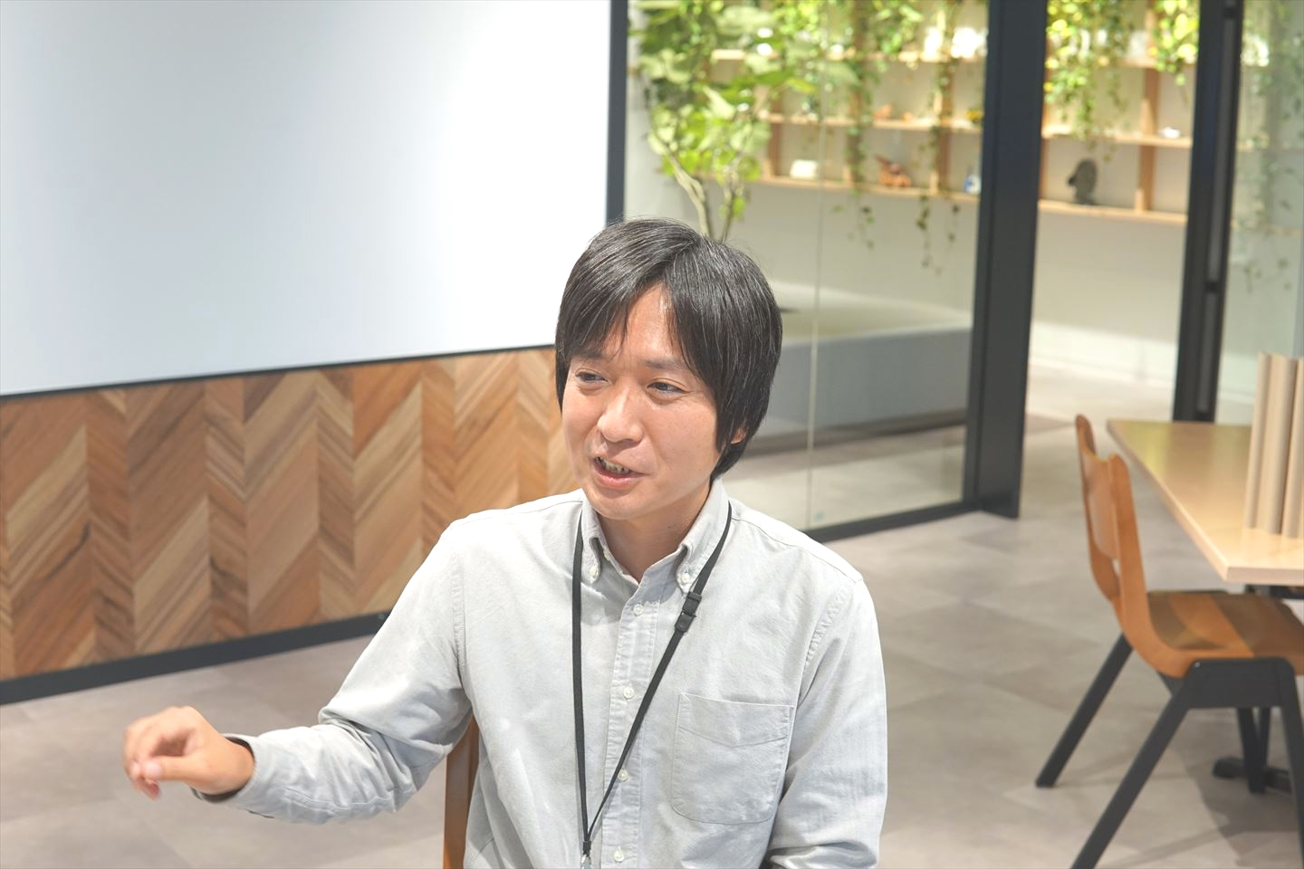 インタビュー中・高橋さん1