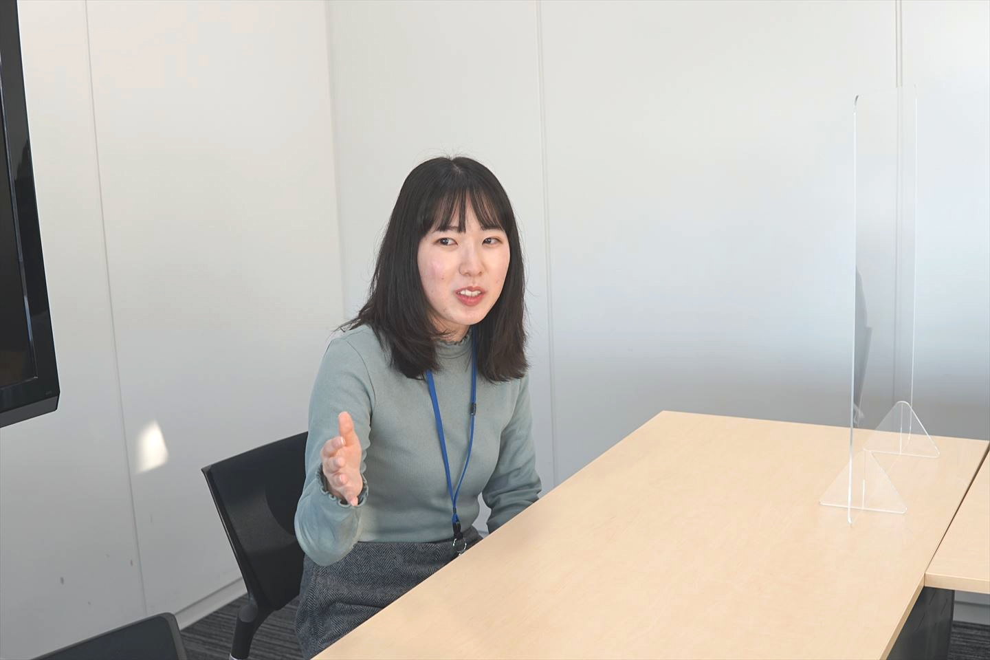 インタビュー中の山田さん