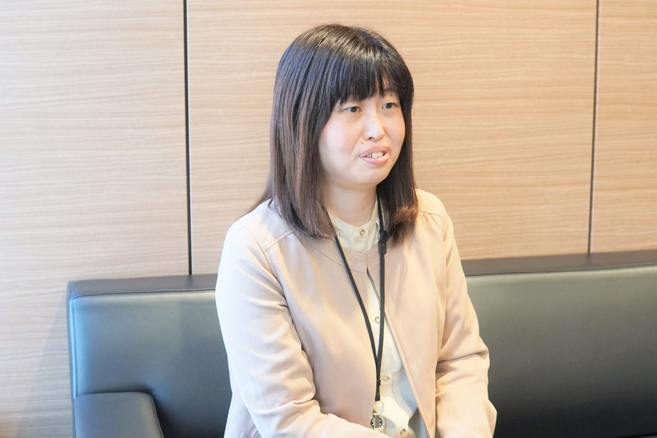 インタビュー中・篠さん2