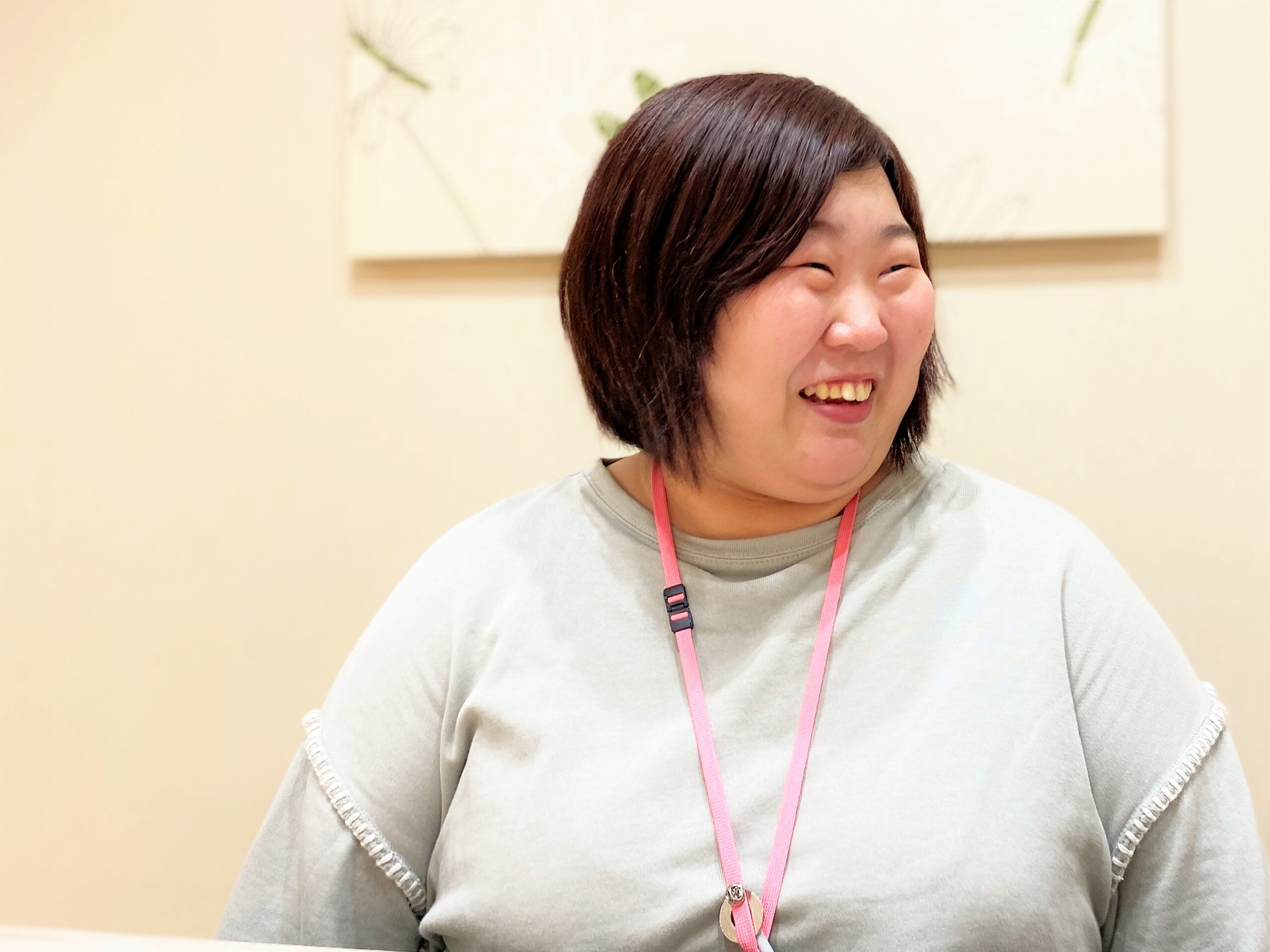 インタビュー中の柏さん