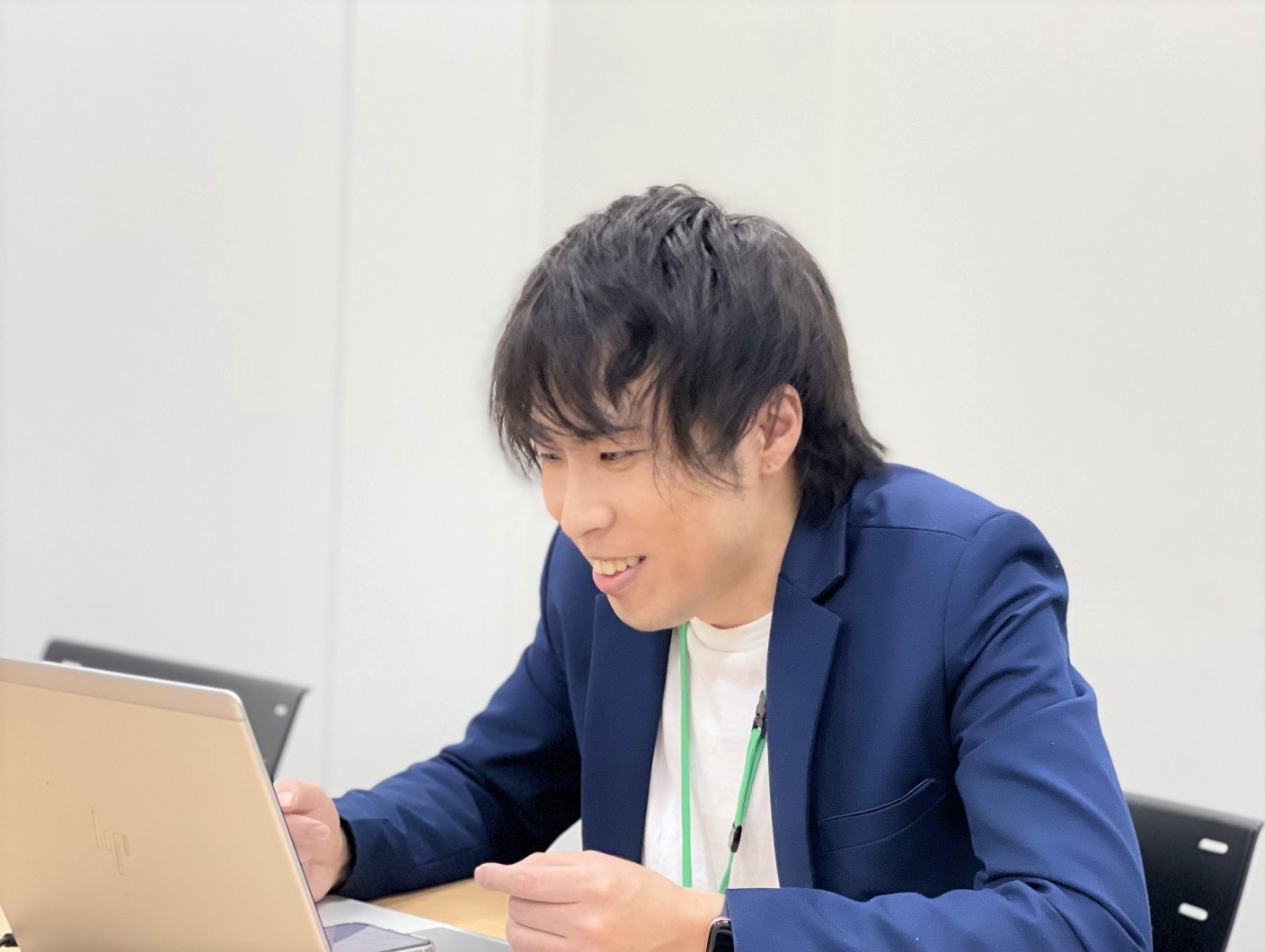 インタビュー中・田口さん