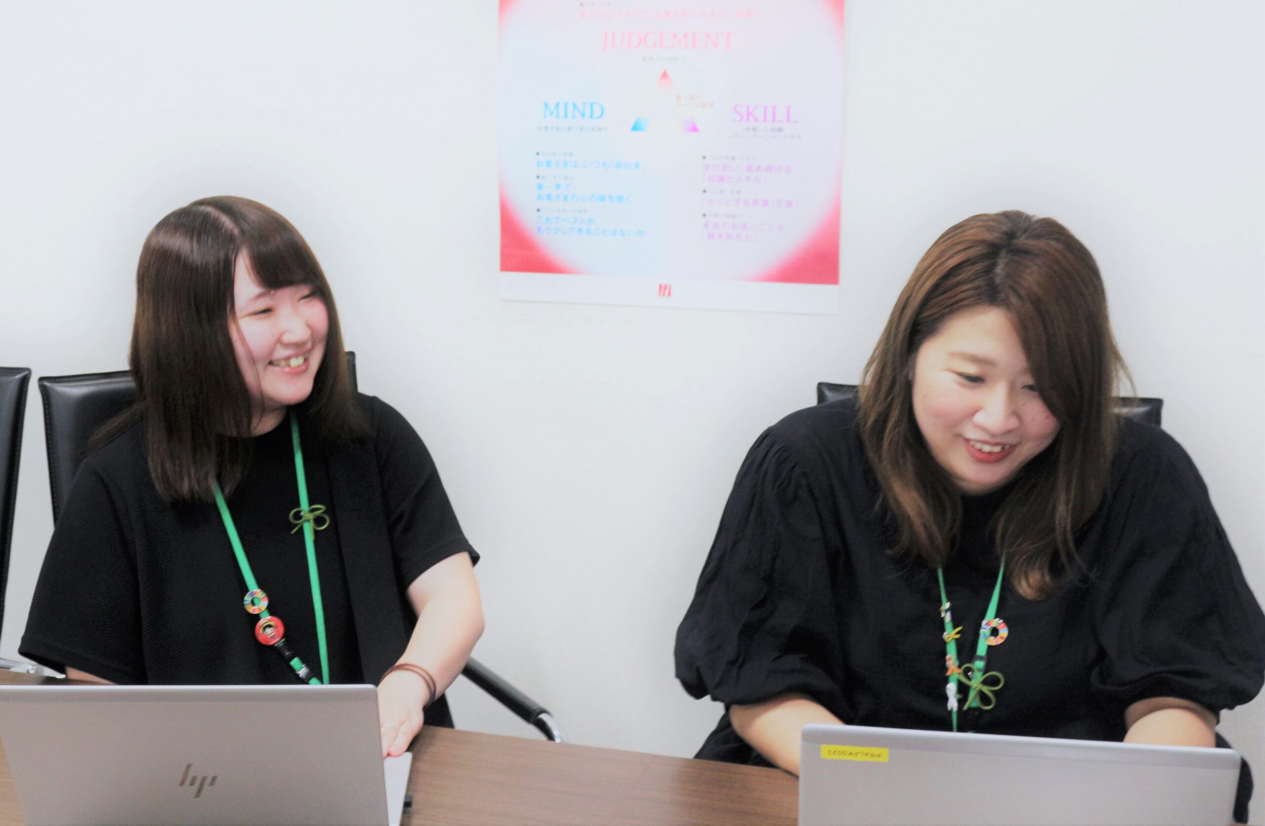 インタビュー中・池田さん、越智さん