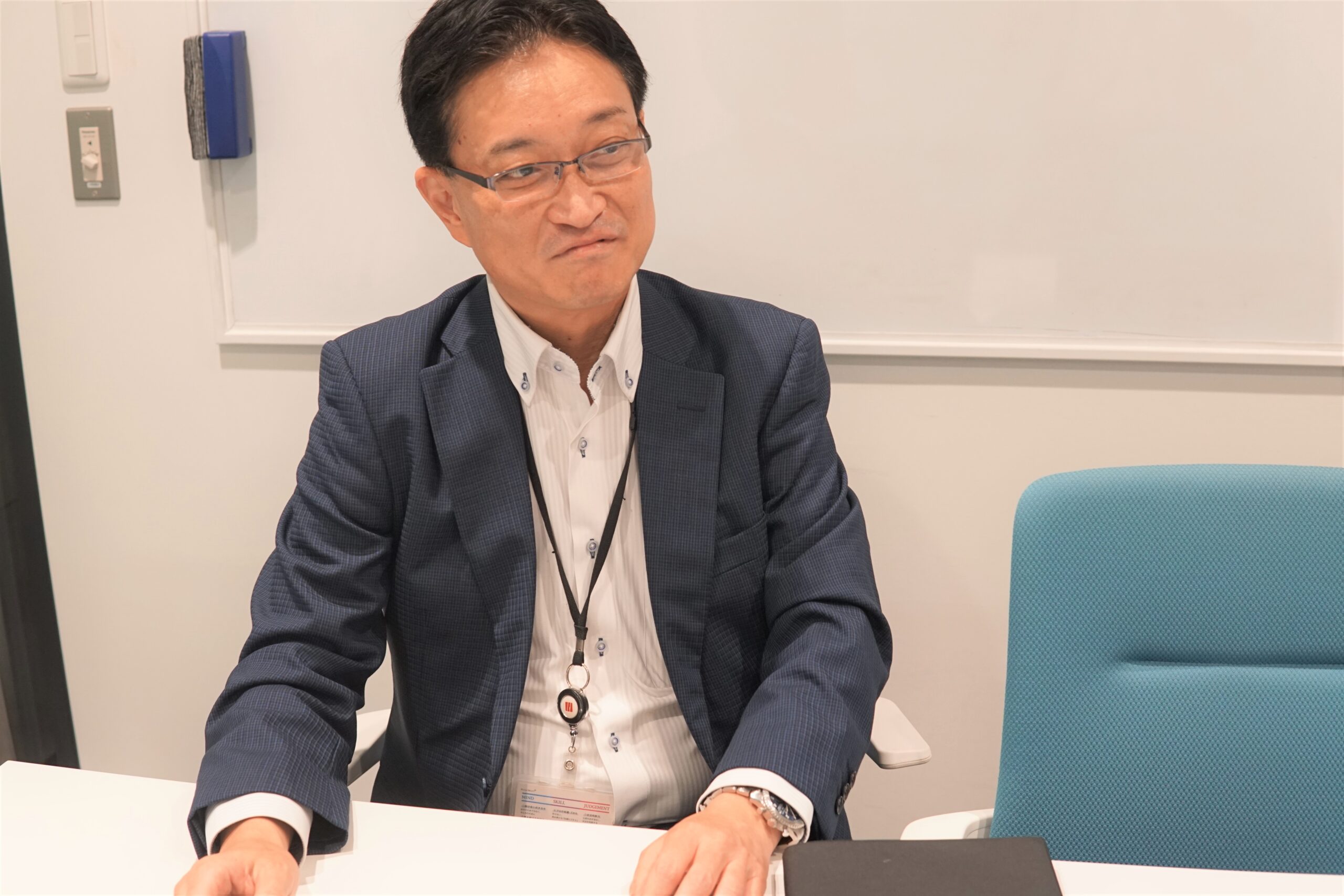 インタビュー中の田辺さん