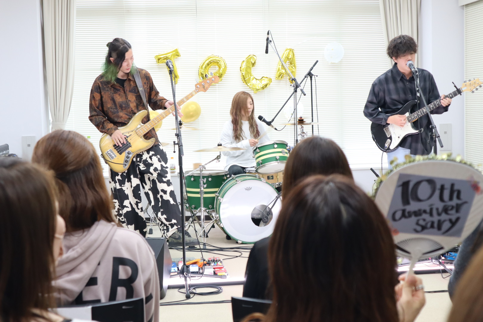 「T.O.C.A」による生演奏の様子