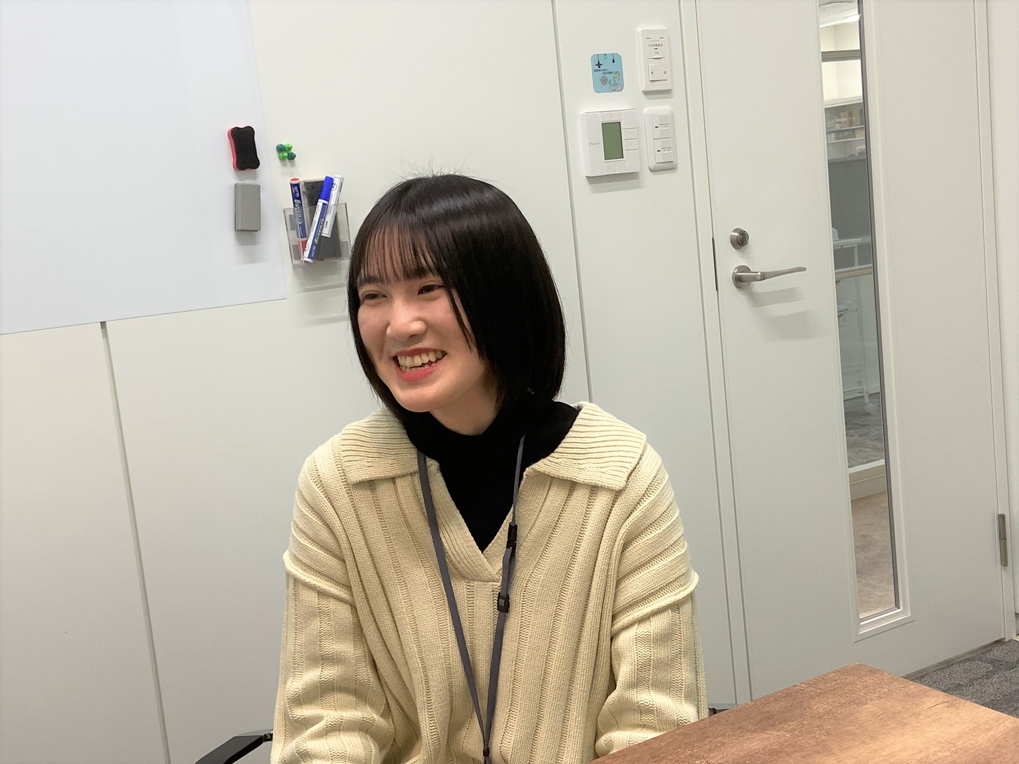 インタビュー中の藤原さん