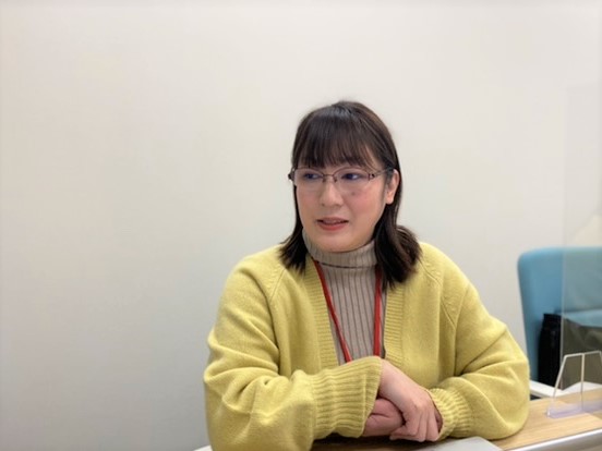 インタビュー中・横村さん
