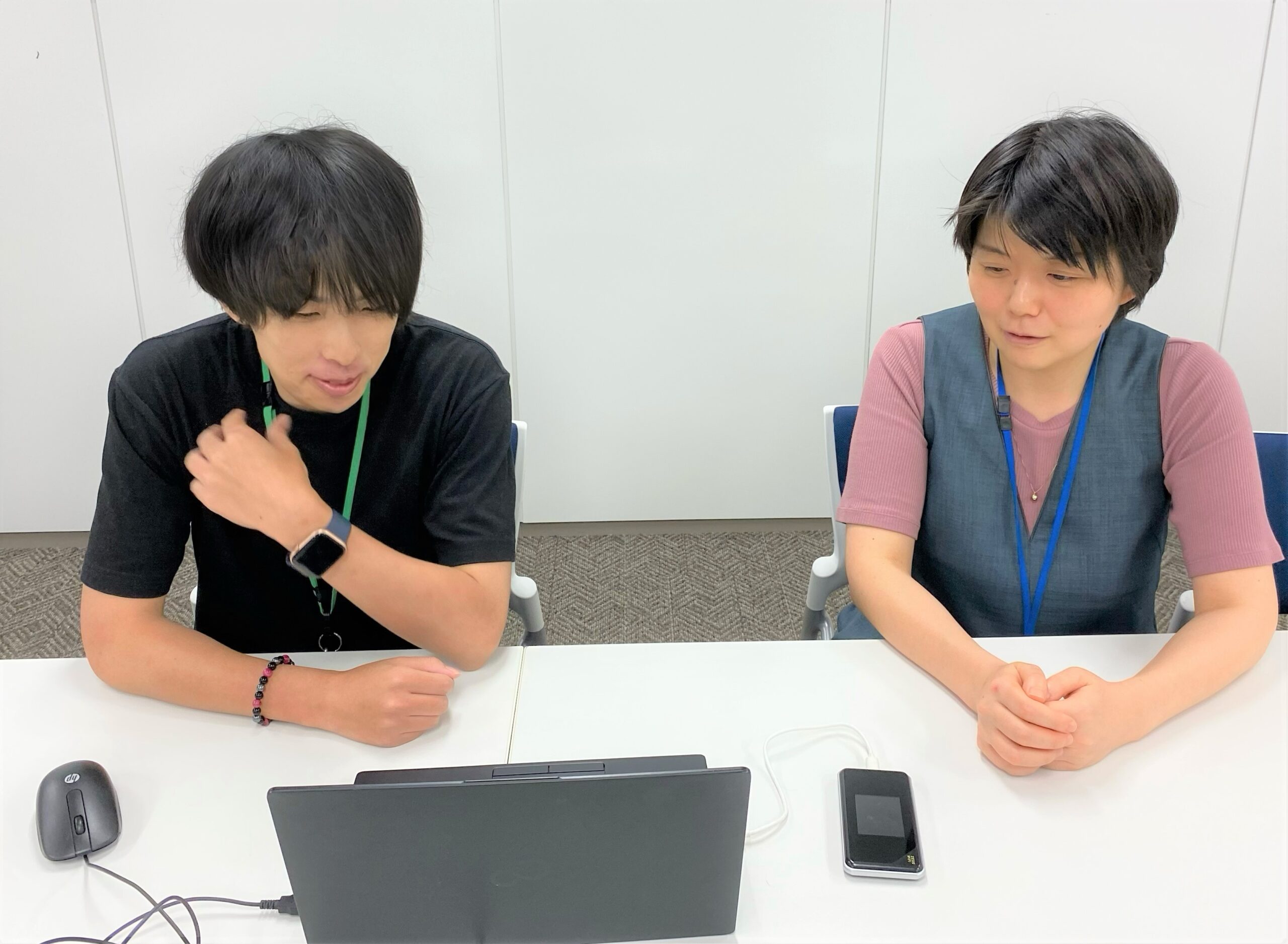 インタビュー中の田口さんと廣瀬さん