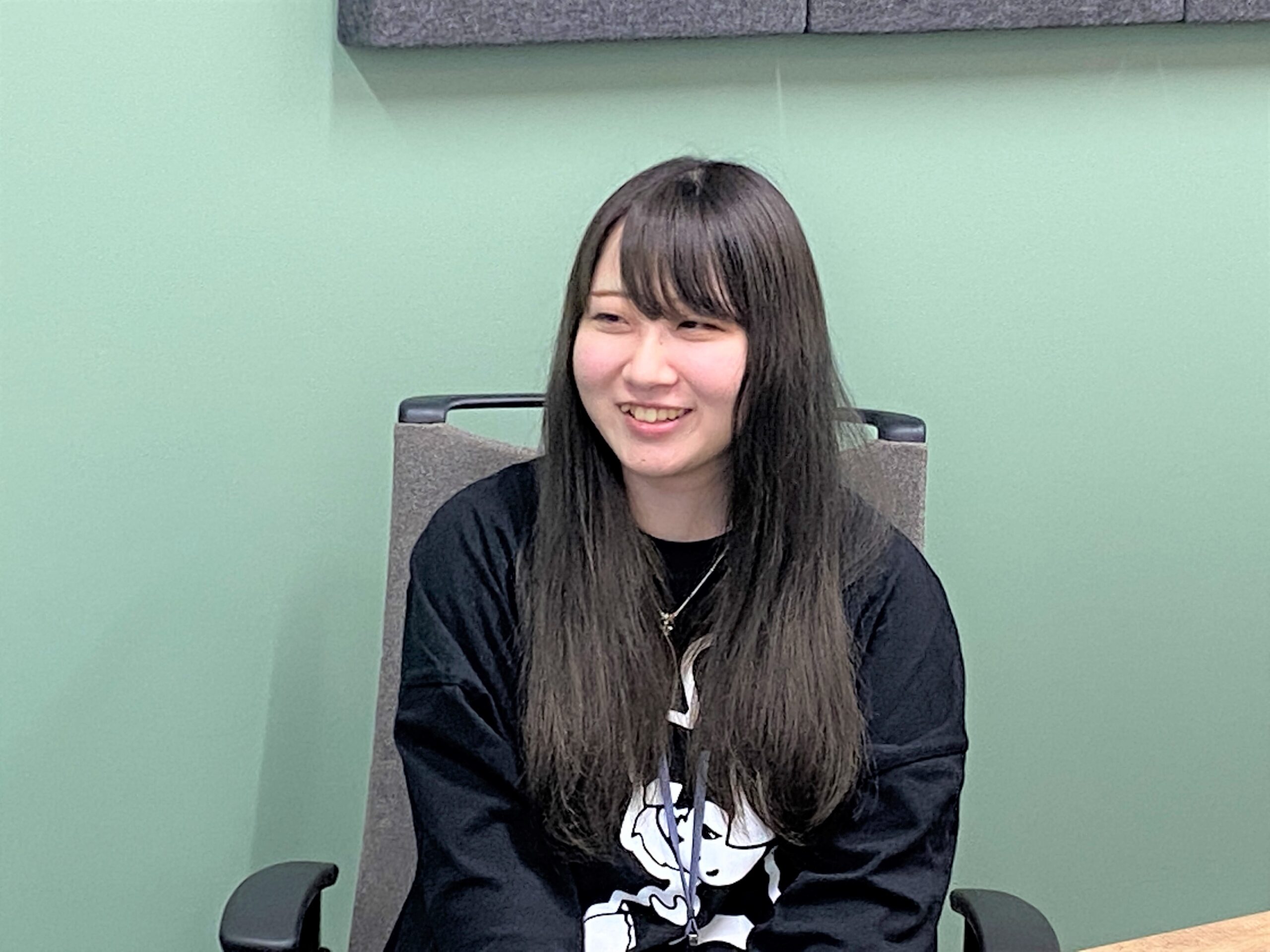 インタビュー中の籾山さん
